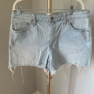 Universal Thread Vintage Midi Light Wash Jean Shorts 14/32